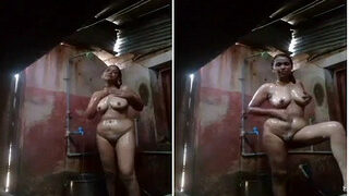 Istri Desa Tamil Bergairah Bikin Video Mandi Bugil Buat Suami