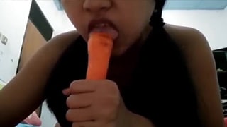 Mahasiswi Tersepuh Colmek Pakai Wortel Besar