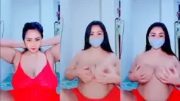 Tante Azza Live Remas Payudara Sambil Menggairahkan
