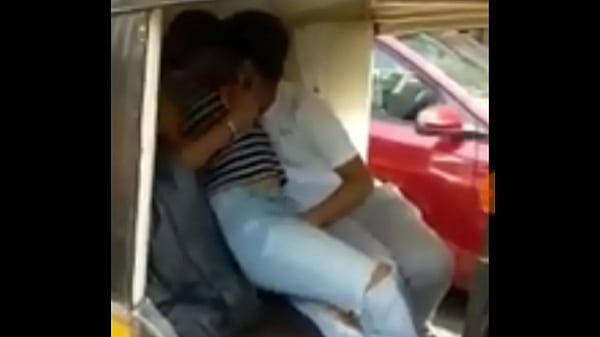 Ngaceng Abis! Lebah-lebah India Horny Ngewe Di Dalam Autorikshaw