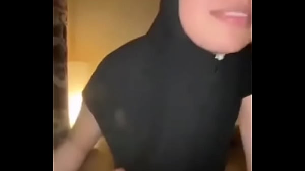 Ngentot Memek Sempit Kontol Gede Jilbab Basah Kena Cipokan