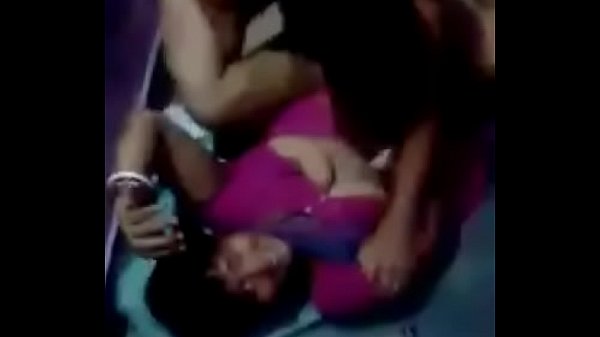 Desi Tante, Siap Dimainin Di Ranjang.