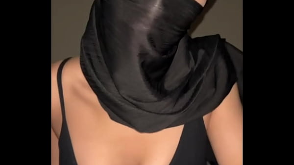 Arab, Muslim, Hijabo, Dada Montok Bikin Tergoda