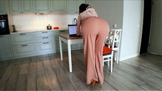 Bos Sialan, Mama Tiri Ketemu Anak Tirinya Lagi Tegang Keras Pas Lagi Kerja