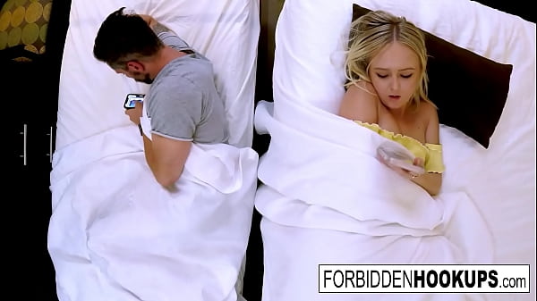 Gadis-gadis Panas Ngewe Terlarang Sama Kakak Tiri Mereka!