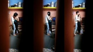 Istri Nakal Ketemu Tetangga Di Balik Pintu, Video Desi Bikin Makin Panas.