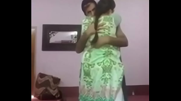 Pasangan Desi Lagi Main Di Ranjang, Basah Kuyup Dan Nafsu Menggebu.