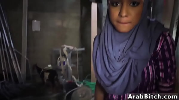 Booty Arab Ketat, Titik Jatuh Pantat, 23km Di Luar Markas