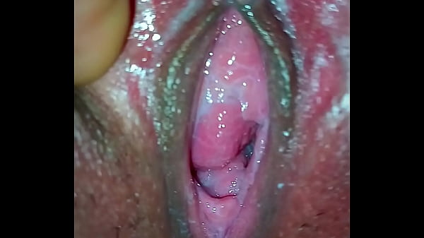 Bini Lagi Mainin Kontol Gede Suami Sambil Crot Di Dalem.