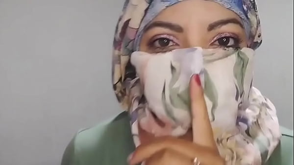 Istri Hijab Arab Masturbasi Diam-diam Sampai Orgasme Ekstrem Di Niqab, Muncrat Beneran Saat Suami Lagi Pergi