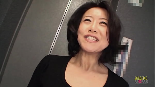 Mama Asia Udah Siap, Pake Semua Mainan Buat Ngeranin Memek Basahnya.