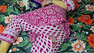 Ibu Tiri Celananya Sobek, Anak Tiri Langsung Ngewe Memek Montok Sambil Mainin Pantat Bundar