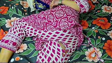 Ibu Tiri Celananya Sobek, Anak Tiri Langsung Ngewe Memek Montok Sambil Mainin Pantat Bundar