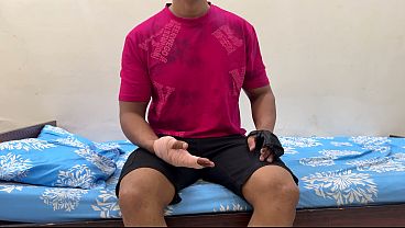 Ibu Tiri Bantu Anak Tiri Yang Luka Mandi, Lalu Goda Dia. Akhirnya Berujung Ngemut Kontol, Sebelum Digenjot Keras.