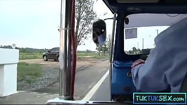 Ibu-ibu Thailand Di Jalan Digituin, Langsung Dibawa Muter-muter Buat Main.