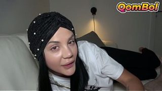 Ngenotin Abis, Ngewe Sama Kakak Tiri Hijab Turki Elnaz Yang Bikin Lo Makin Tegang.