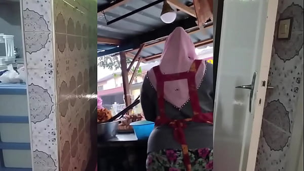 Ibu-ibu Gemoy Jilbab, Tebelnya Bikin Ngiler.