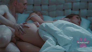 Step Daddy Ngentot Dan Pancut Di Dalam Step Daughter Jessie Ames Di Kasur Bareng, Sementara Step Mom Nonton