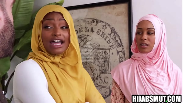 Bokep Sial Tiri Ngewein Anak Hijab, Sementara Ibu Tiri Megangin Kakinya Biar Nggak Lari.