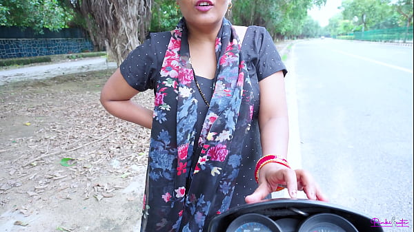 Bokep Desi, Bhabhi Jalang Nego Kontol Di Pinggir Jalan, Digoblok Sambil Merintih Pakai Suara Hindi.