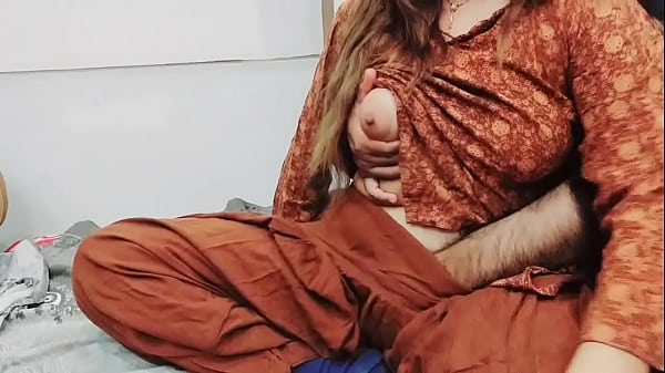 Ibu Tiri Pakistan Lagi Nungging Naik Di Atas Suami Cuckold Sambil Potong Sayur, Suara Hindi Panas Bikin Makin Erotis.