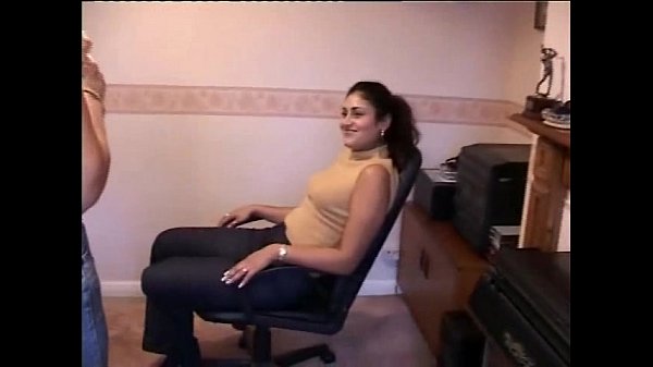 Cewek India Malvina Sama Cewek Inggris Lisa Saling Jilat-jilat Bagian Bawah, Edisi Ketiga, Bikin Makin Basah.