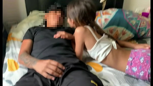 Hermanastra Nekat Ngocok Kontol Sama Kakak Tiri Pas Ortu Tiri Lagi Keluar Rumah – Cerita Lengkap