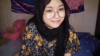 Hijab Berkacamata Lagi Belajar Colmek, Makin Seru Pas Udah Basah.