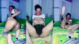 Ica Buka Lebar Pamer Memek Pink Basah Siap Digojlok