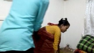 Sopir Angkot Buka Saree Lalu Ngentot Memek Tante Desi Seksi.