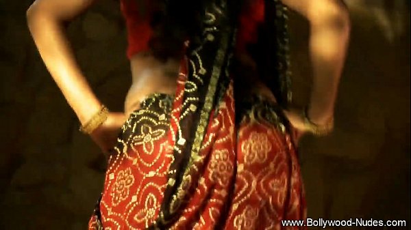 Tarian Si Coklat India Yang Menggoda, Gerakan Penuh Gairah