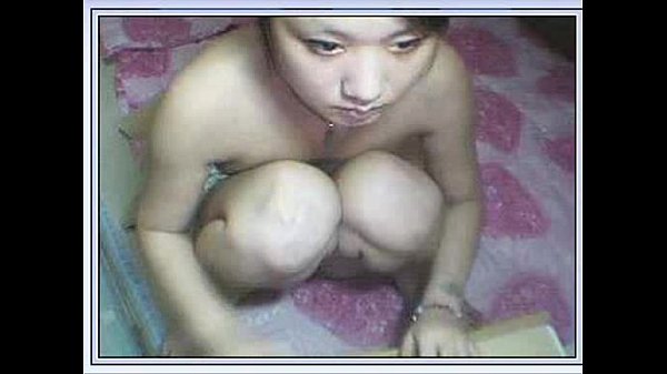Gadis China Mungil Buka Kaki Di Depan Kamera, Bikin Ngiler