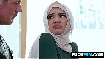 Wtf, Cewek Hijab Manis Ini Pertama Kali Digarap Tukang Ledeng Naudi Nala Sama Jason Sarcinelli