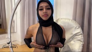 Gadis Arab Berhijab Digebukin Habis Sama Cowok Kekar Sambil Nahan Erangan