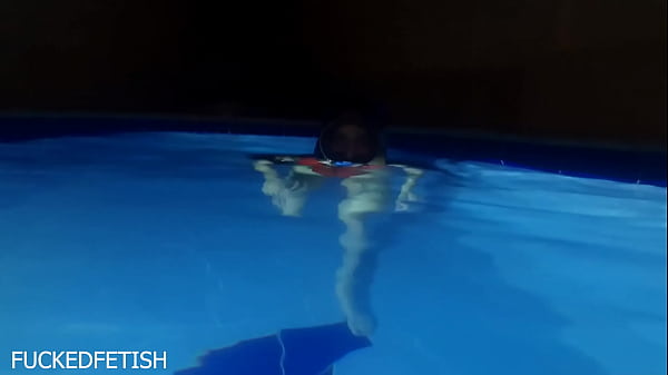 Helen Star Pake Baju Renang Seksi, Masker Malam, Main Di Kolam Sambil Nyetir