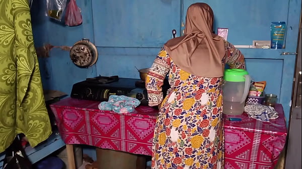 Ngentotin Istri Temen Yang Lagi Masak, Makin Nikmat Rasanya.