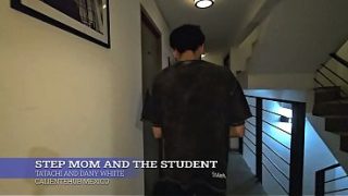 Ibu Tiri Lagi Ngajarin Murid Yang Udah Panas Banget.