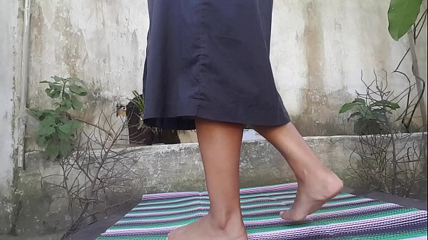 Goyangin Kontol Loe Di Depan Cewek Arab Desi, Bikin Dia Minta Dijilat.