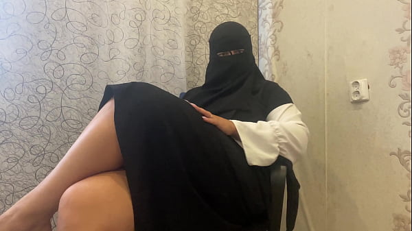Ibu Tiri Hijab Arab Lagi Colmek, Napsu Meledak-ledak.