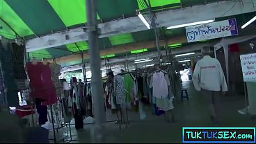 Lidah Ditindik, Ibu Muda Thailand Mungil Digebuk Dua Bule.