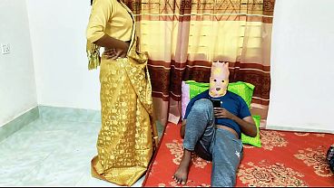 Bhabhi Pakai Saree, Suami Digoda, Malam Penuh Nafsu Panas.