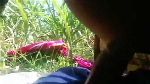 Gadis Desi Belia Digebukin Brutal Di Tengah Hutan.