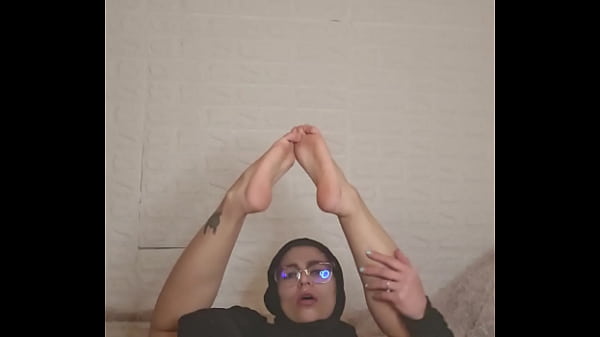 Arab Istri Rumahan Mia Pamer Kaki Pakai Niqab, Koleksi Hot Bikin Nggak Tahan
