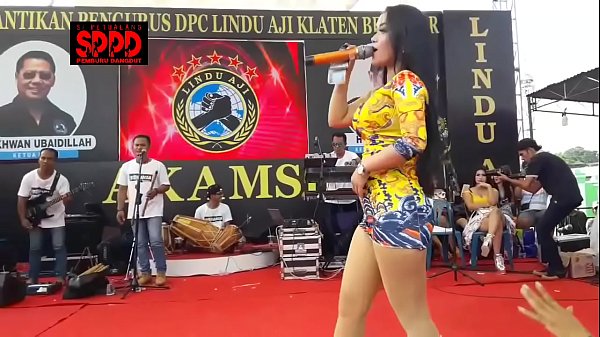 Tarian Mesum Sintya Riske Di Panggung Bikin Muncrat