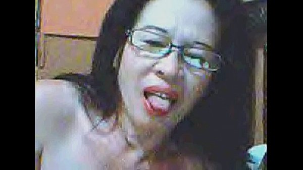 Filipina Colok-colokan Depan Webcam, Goyang-goyang Bikin Ngilu