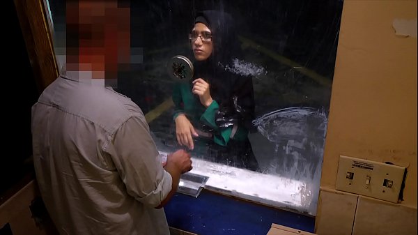 Arab Ngenes Ngentot Demi Duit Di Motel Miring, Bini Orang Kelaparan