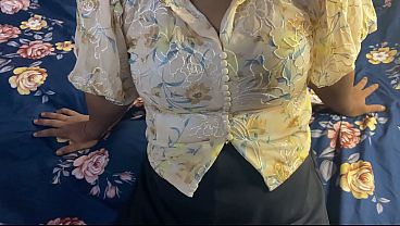 Nagma Bhabhi Ab Halki Baarish Mein Chud Rahi Hai, Hindi Mein Sexy Awaaz, Naya Xxx Video Dekho.