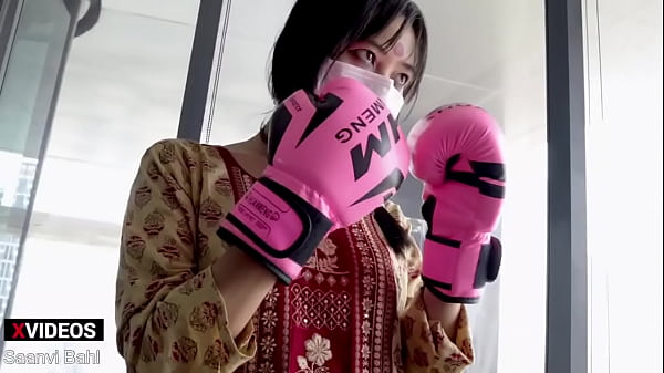 Desi Cewek Petarung Ufc, Pukulannya Bikin Basah, Kayak Pro.