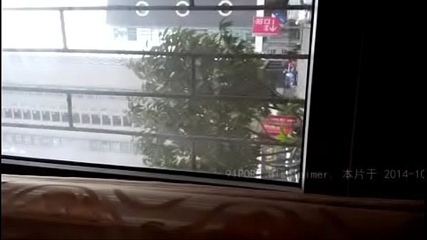 中国人浩哥在闺蜜饭局上干炮，闺蜜还偷看。