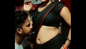 Buka Saree Desi Bhabhi Pusar Basah Main Cinta